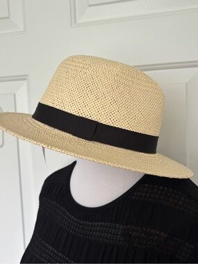 GAP Beige Straw Hat with Black Band